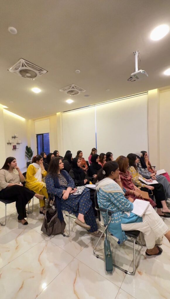 Eye Lash Extension Course in Lahore – Professional Training at Cosmetology Edge