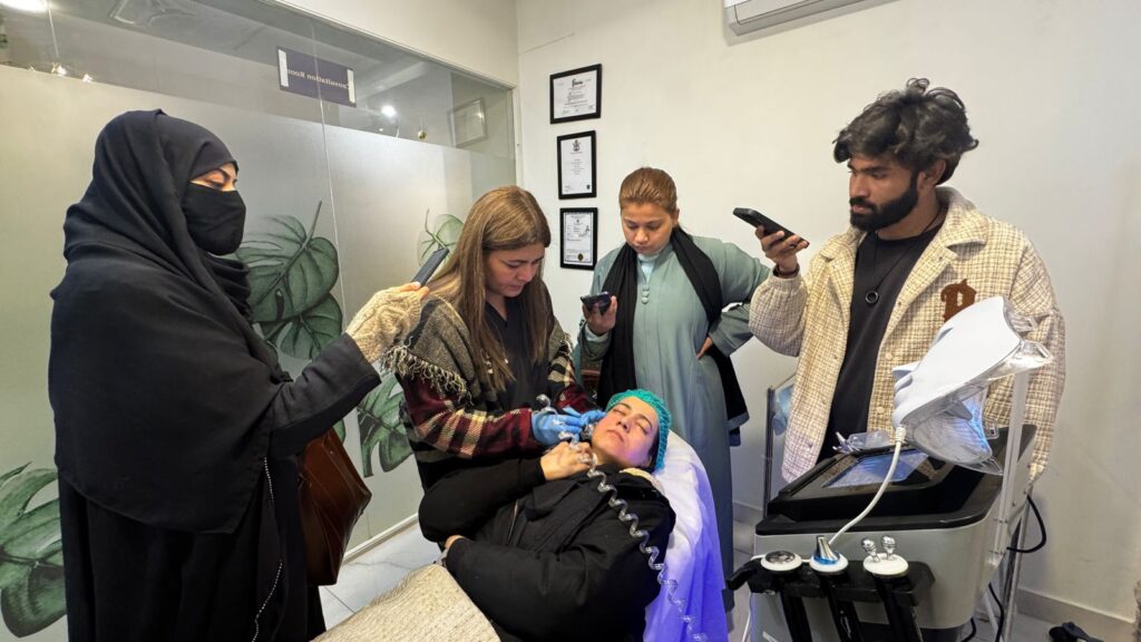 Cosmetology Courses in Lahore | Training at Cosmetology Edge