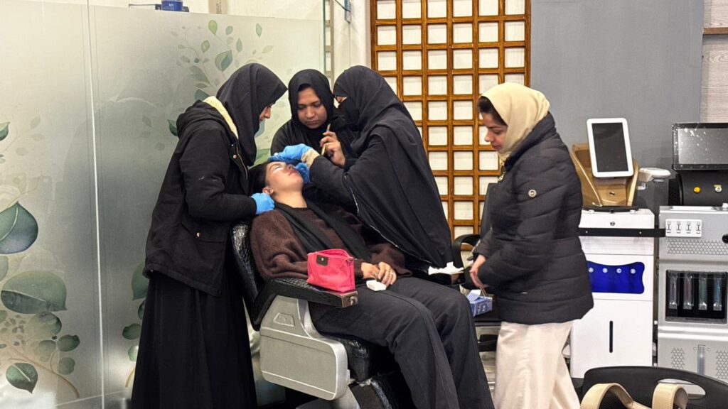 Nail Art Training Centre Lahore | Professional Nail Courses