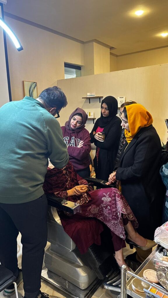 Nail Extension Training Center in Lahore | Professional Nail Course