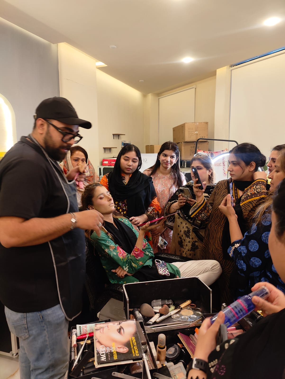 Read more about the article Best Beautician Course in Lahore Near Thokar Niaz Baig | Cosmetology Edge
