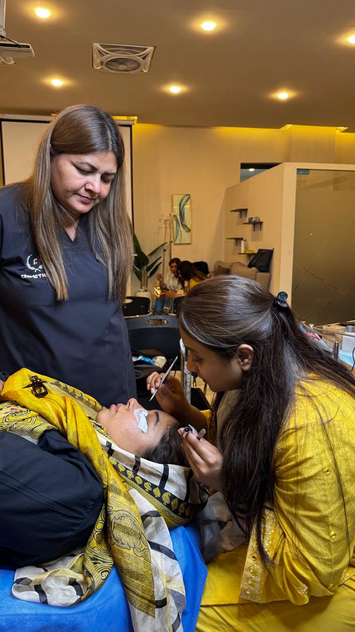 Read more about the article Beautician Training Institute in Thokar Niaz Baig