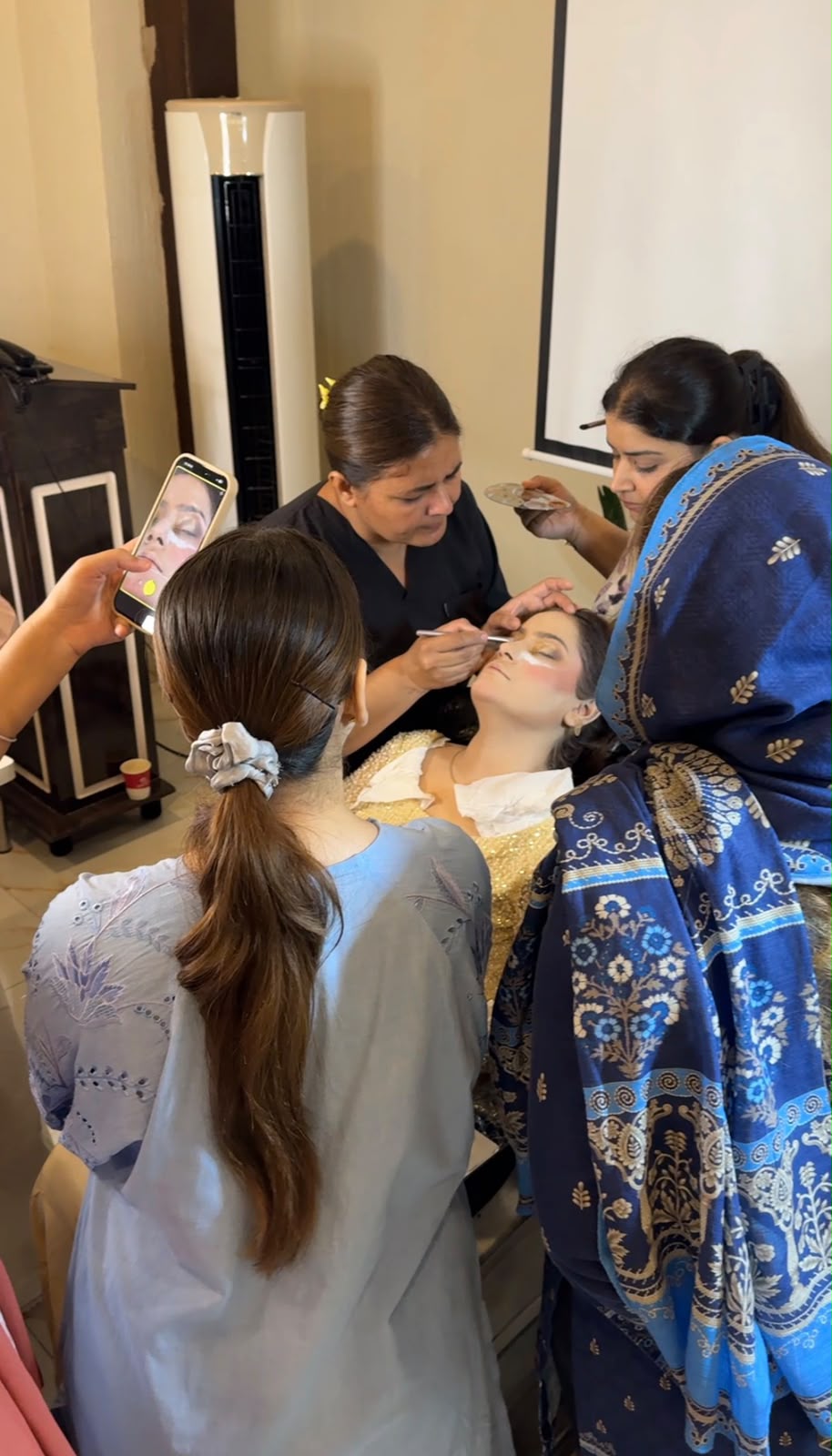 Read more about the article Acrylic Nail Extension Training Lahore Johar Town | Cosmetology Edge
